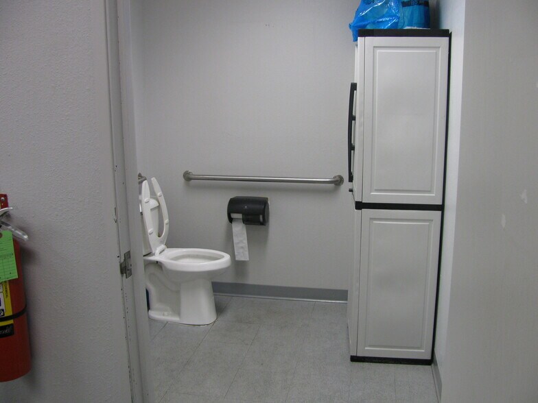 More Photos Of 1211-1217 NW Sheridan Rd, Lawton Unknown For Lease