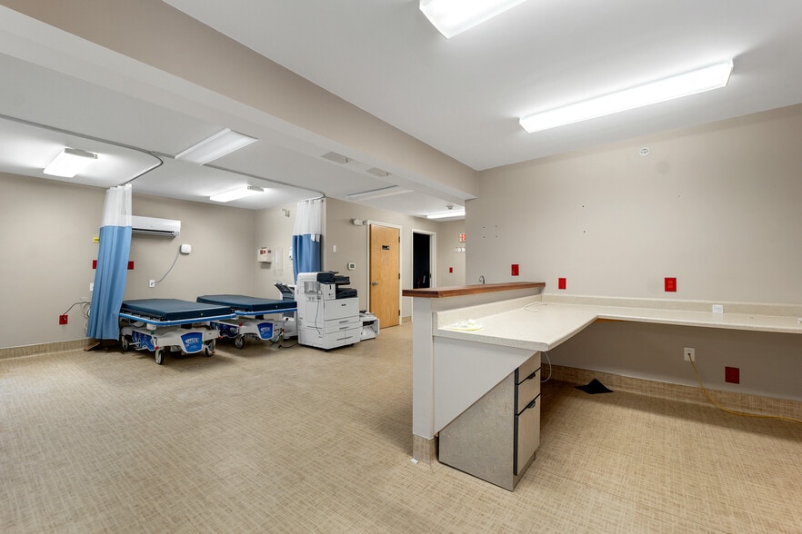 More Photos Of 1 Mound Ct, Merrimack Medical For Sale