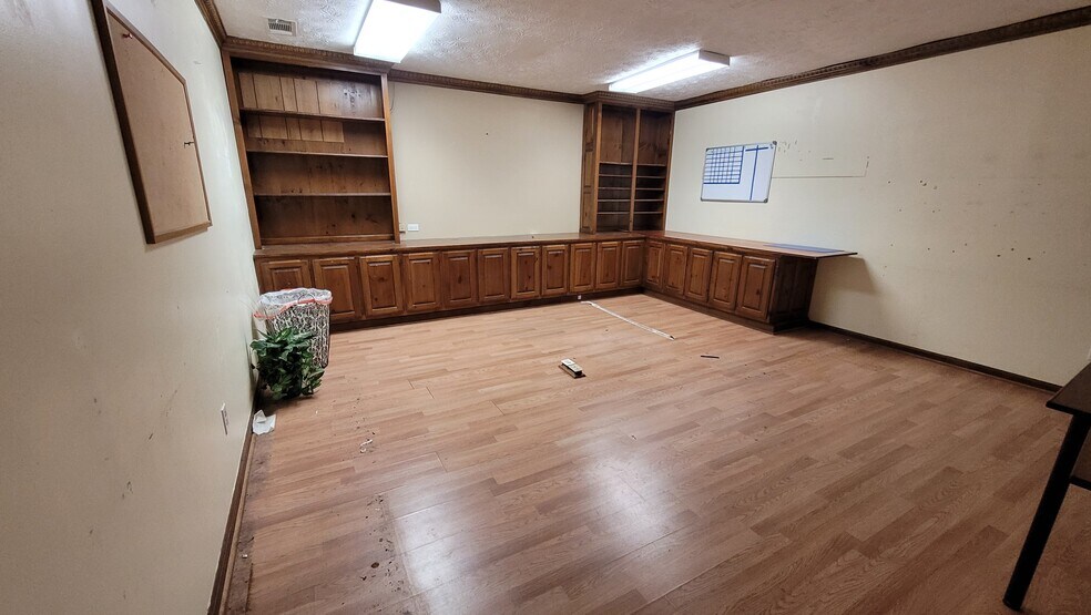 More Photos Of 4109 Robinson St, Covington Freestanding For Sale