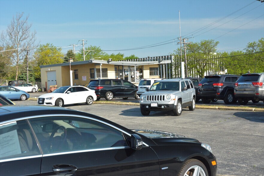 More Photos Of 18000 Torrence Ave, Lansing Convenience Store For Sale