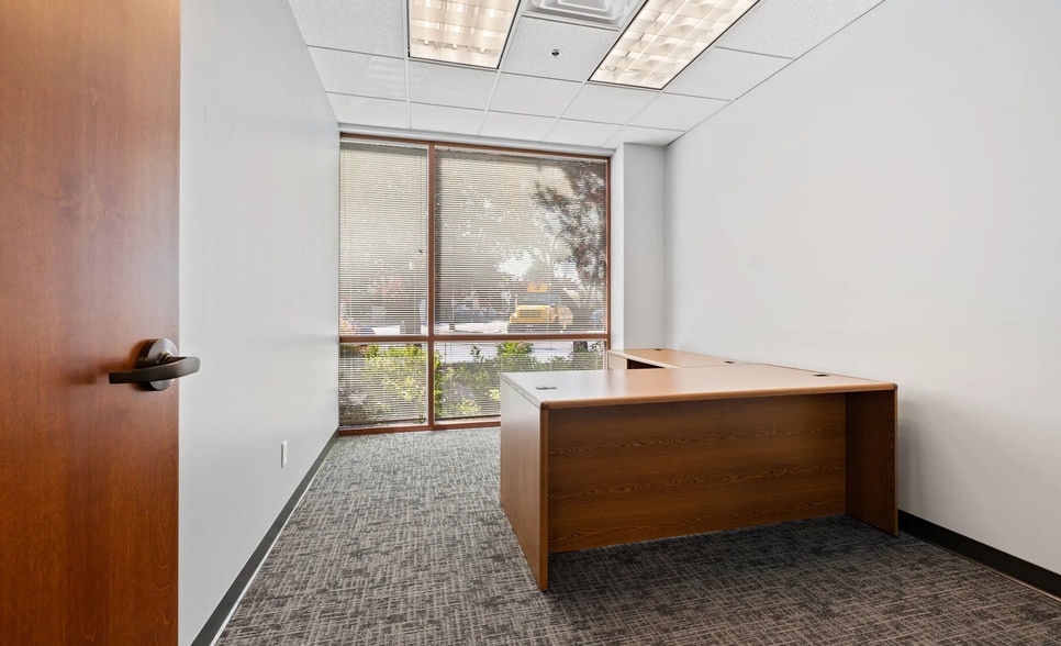 More Photos Of 6074 N Discovery Way, Boise Office For Sale