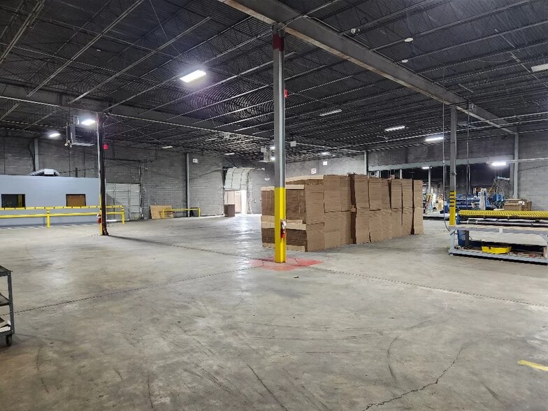 More Photos Of 10901 Carpet St, Charlotte Warehouse For Sale