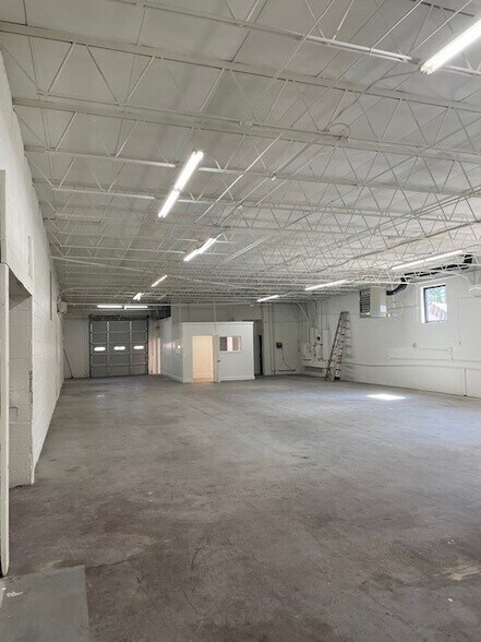 More Photos Of 158 Oak St, Avondale Estates Warehouse For Lease