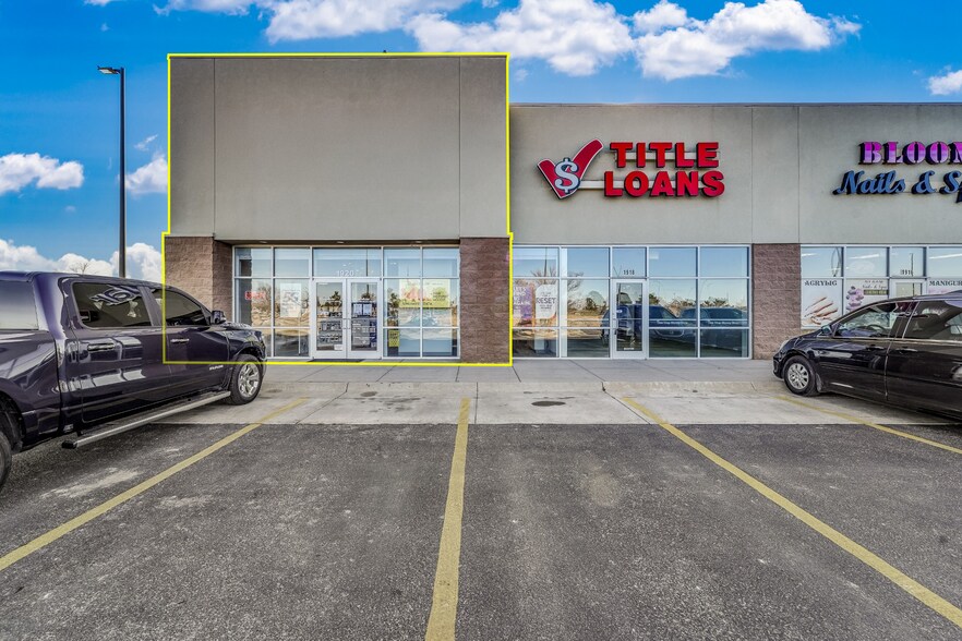 Primary Photo Of 1912-1920 E. 17th St., Hutchinson Storefront For Lease