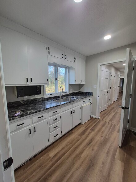 More Photos Of 1600 Elm St, Sanford Office For Lease