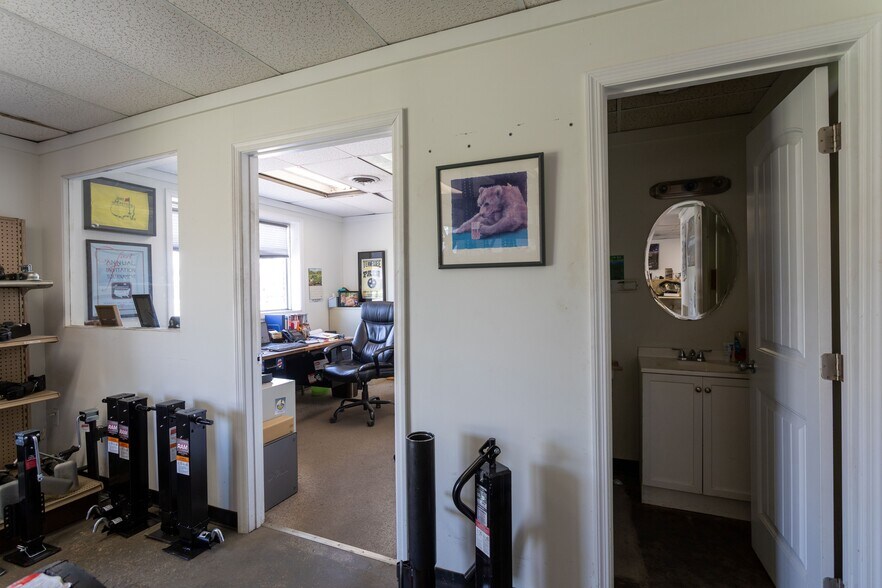 More Photos Of 216 Omohundro Pl, Nashville Warehouse For Sale