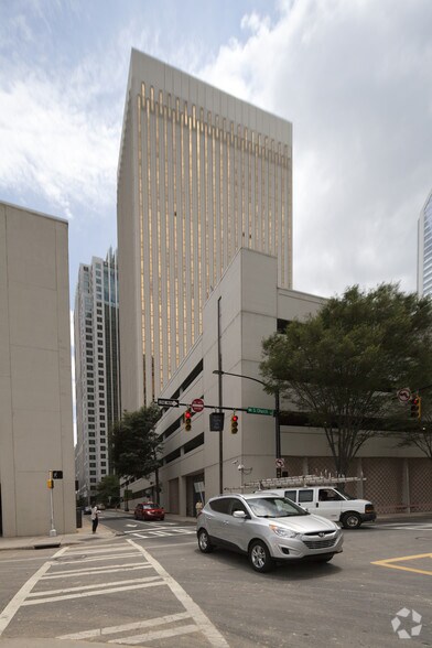 More Photos Of 400 S Tryon St, Charlotte Loft Creative Space For Lease