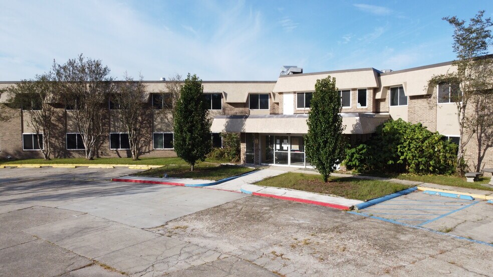 Primary Photo Of 2414 Bunker Hill Dr, Baton Rouge Rehabilitation Center For Lease