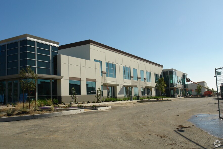 More Photos Of 6128-6130 Innovation Way, Carlsbad Office For Lease