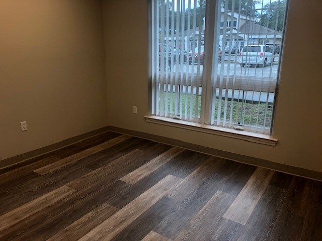 More Photos Of 124 E Miracle Strip Pky, Mary Esther Office For Lease