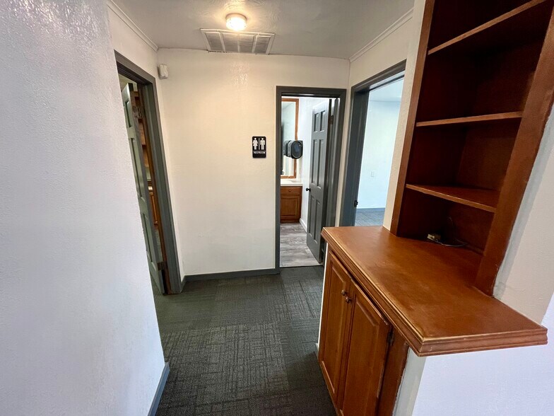 More Photos Of 1759 E Elm St, Springfield Office For Lease