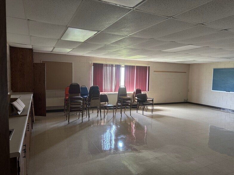 More Photos Of 2525 Oakwood Rd, Oak Creek Schools For Sale