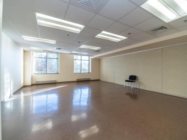 More Photos Of 10 Timberview Ln, Russell Medical For Sale