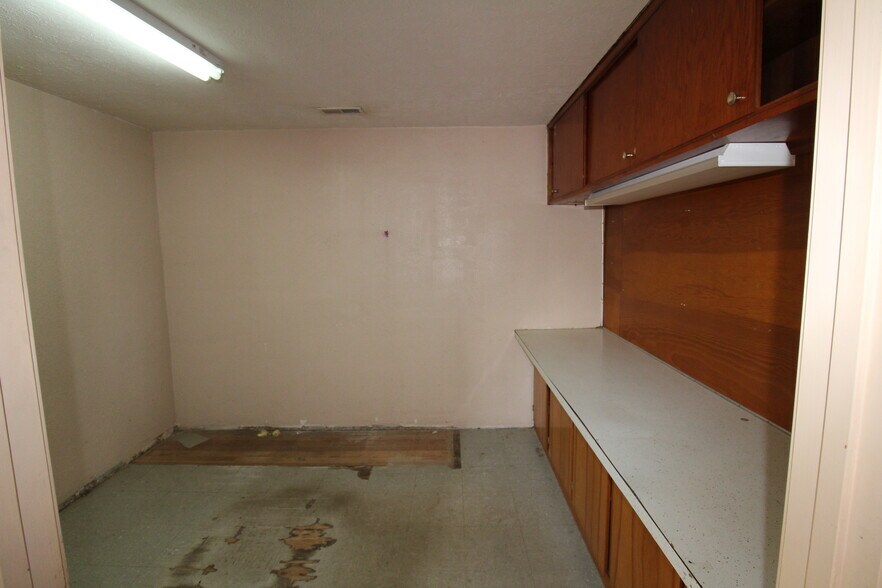 More Photos Of 200 2nd st, Mammoth Spring Office Residential For Sale