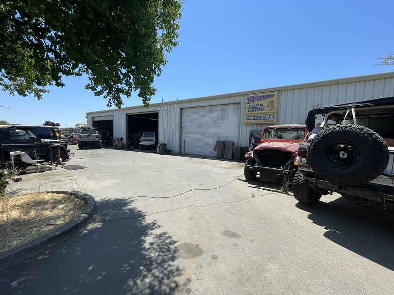 Primary Photo Of 8532 Clovely Ln, Sacramento Auto Repair For Sale