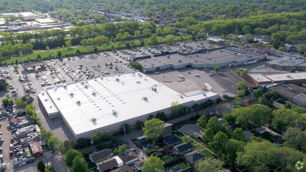 More Photos Of 2400-2438 Main St, Evanston General Retail For Lease