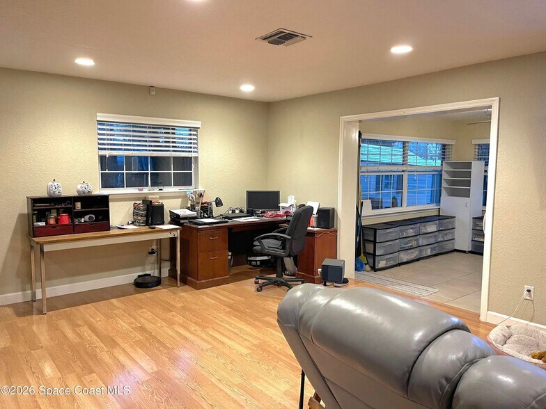More Photos Of 2625 Garden St, Titusville Office For Sale