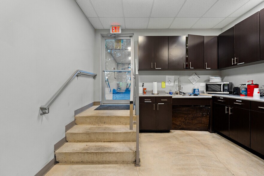 More Photos Of 7710 W IH-10, San Antonio Office For Sale