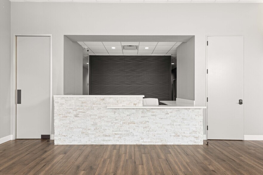 More Photos Of 780 Clear Lake City Blvd, Webster Freestanding For Lease