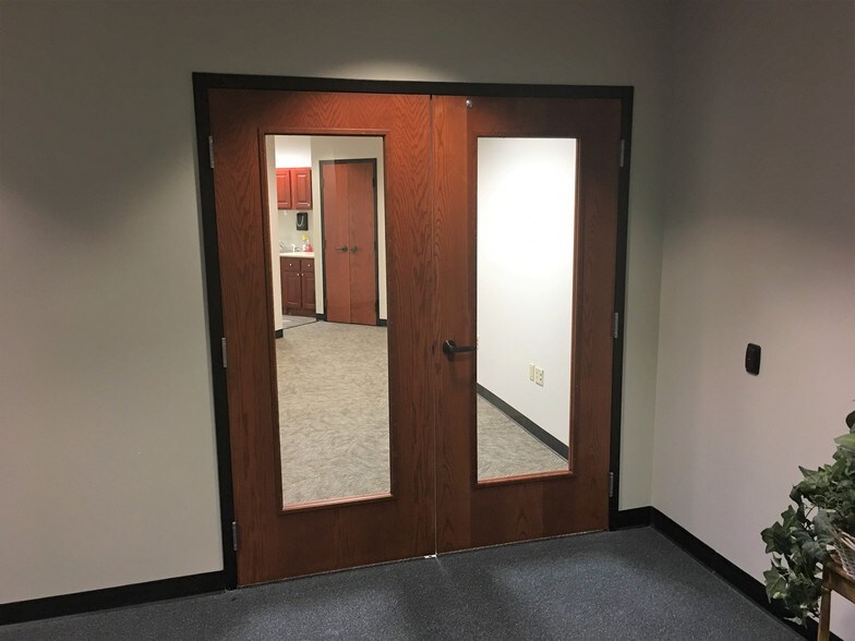 More Photos Of 700 Washington St, Columbus Office For Lease