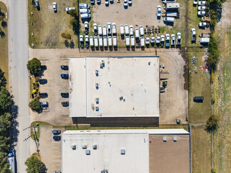 More Photos Of 10823 Sanden Dr, Dallas Flex For Lease