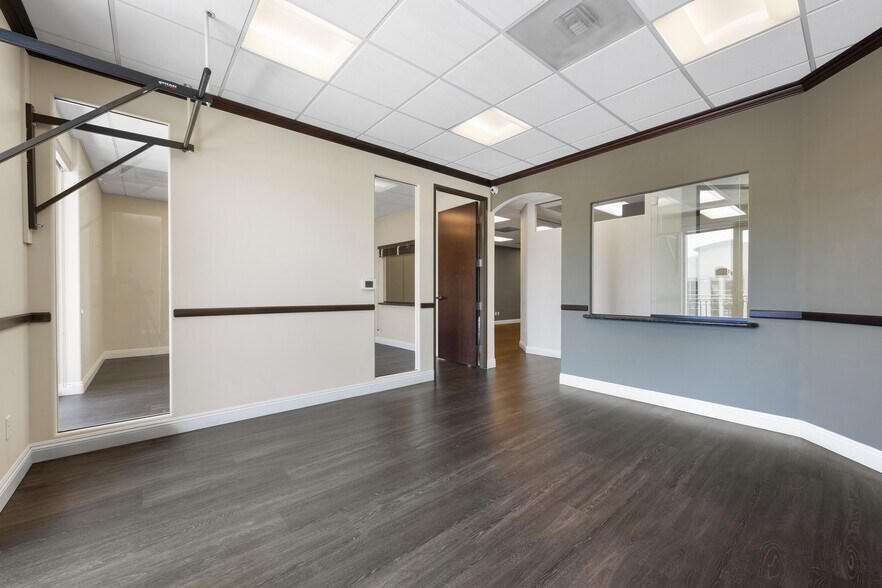 More Photos Of 950 Boardwalk, San Marcos Office For Sale