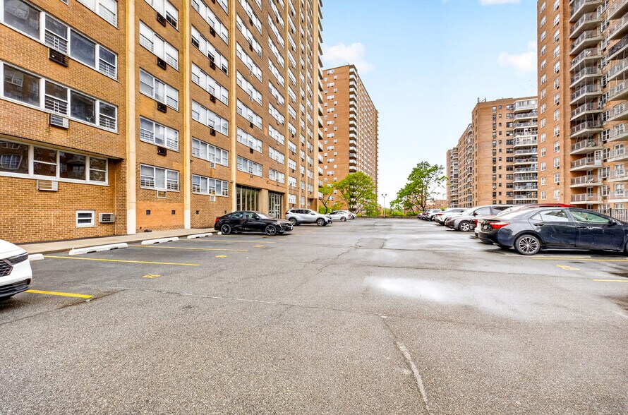 More Photos Of 4370 Kissena Blvd, Flushing Office For Lease