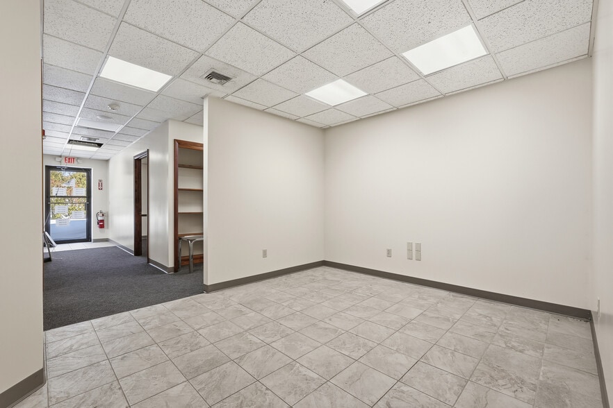 More Photos Of 170 Lockhouse Rd, Westfield Manufacturing For Sale