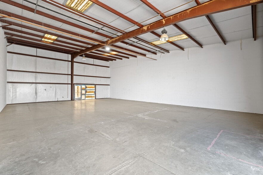 More Photos Of 2550 E Belle Ter, Bakersfield Manufacturing For Lease