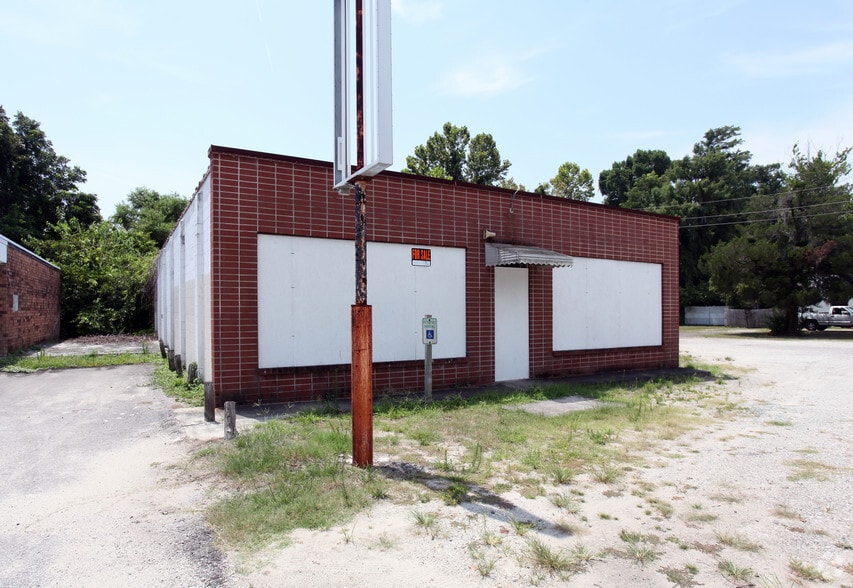 Primary Photo Of 2006 Princess Place Dr, Wilmington Freestanding For Sale