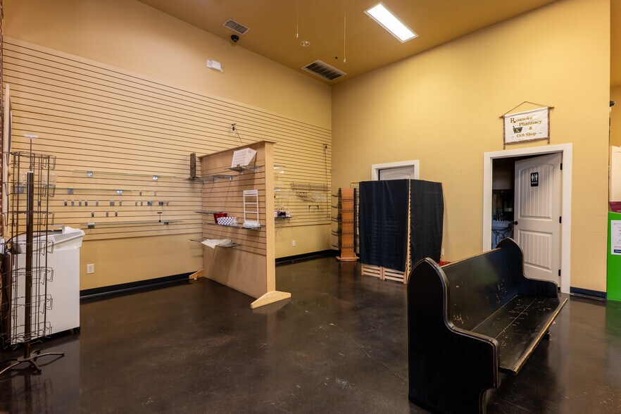 More Photos Of 207 E Byron Nelson Blvd, Roanoke Storefront Retail Office For Sale