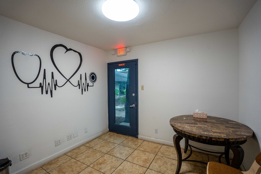 More Photos Of 8004 West Ave, San Antonio Office For Sale