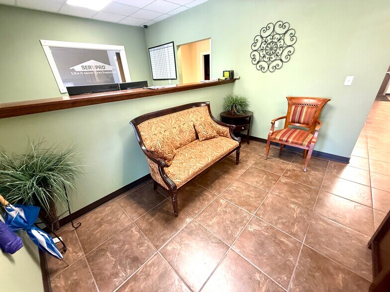 More Photos Of 12760 Lorraine Rd, Biloxi General Retail For Lease