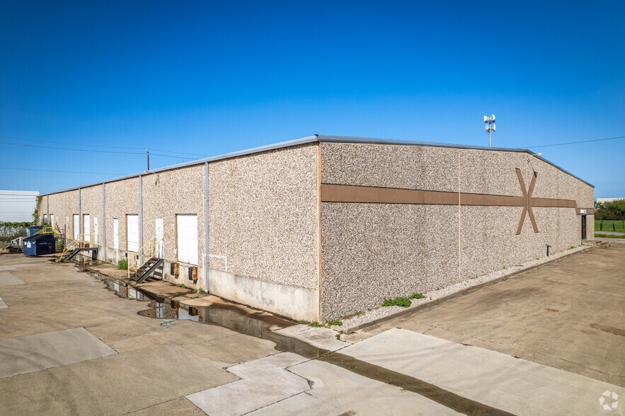 Primary Photo Of 1560 Industrial Dr, Missouri City Warehouse For Lease