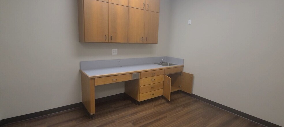 More Photos Of 2801 E 29th St, Bryan Medical For Lease