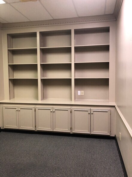 More Photos Of 4505 W Broad St, Richmond Freestanding For Lease