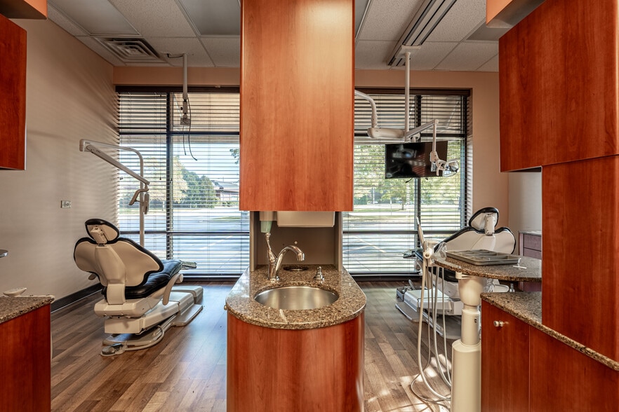 More Photos Of 644 Sheridan Rd, Winthrop Harbor Unknown For Lease