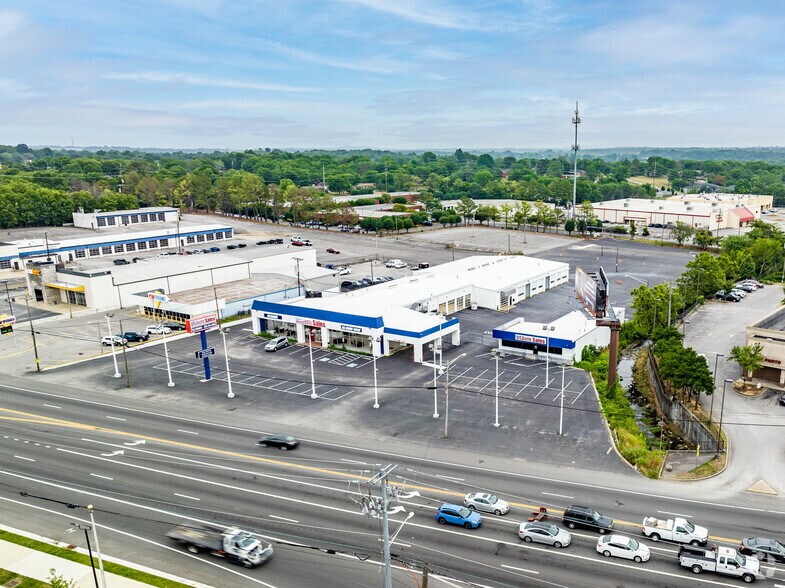 More Photos Of 1809-1811 Gallatin Pike N, Madison Auto Dealership For Lease