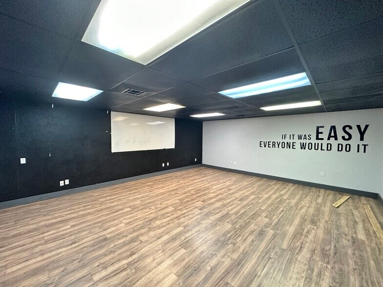 More Photos Of 1236 NW 4th St, Oklahoma City Warehouse For Lease