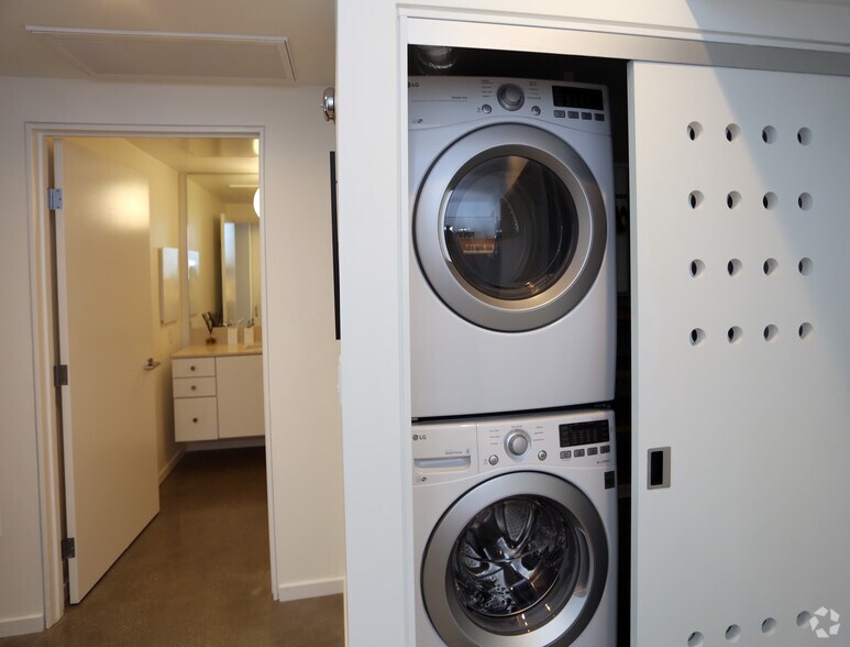 More Photos Of 8350-8358 Santa Monica Blvd, West Hollywood Apartments For Lease