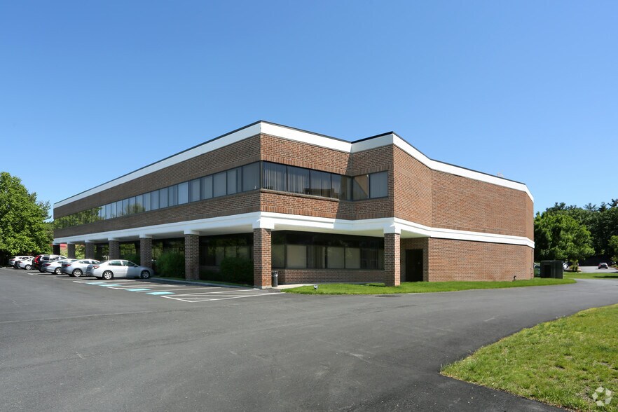 More Photos Of 15 Trafalgar Sq, Nashua Office For Lease