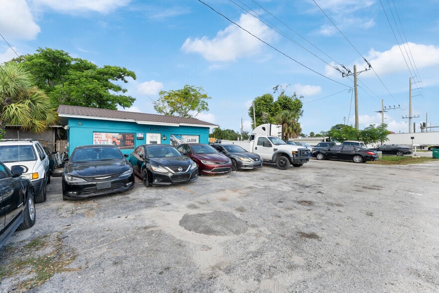 More Photos Of 5712 15th St, Bradenton Auto Dealership For Sale