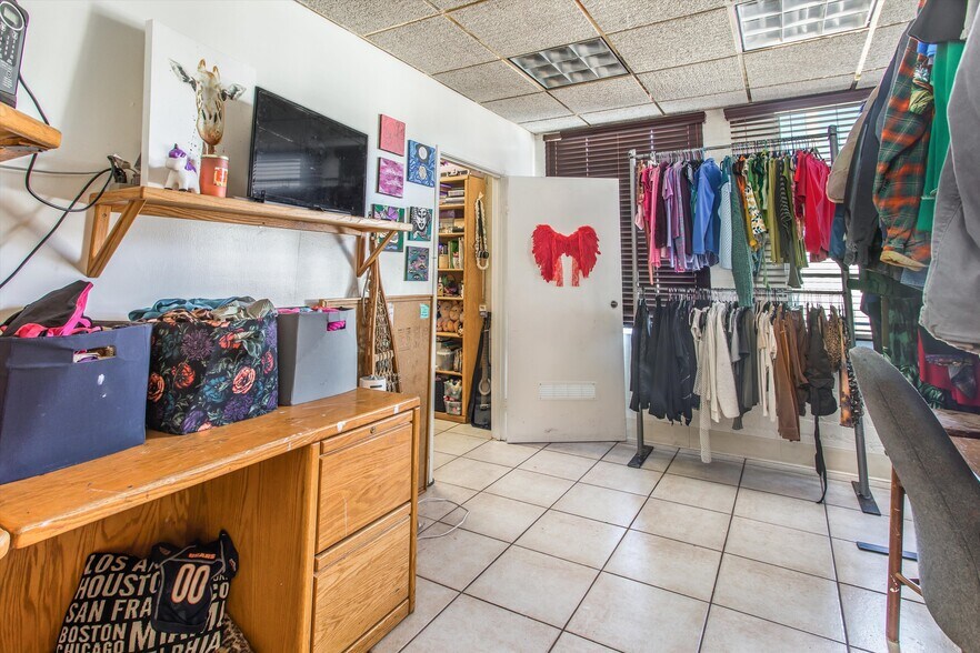 More Photos Of 358 N 6th St, Colton Warehouse For Sale