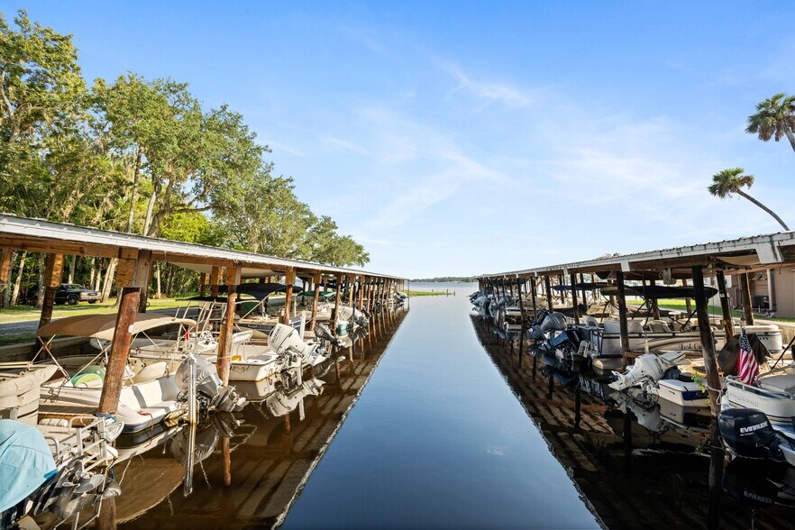 More Photos Of 1485 Lakeview Dr, Deland Hotel For Sale