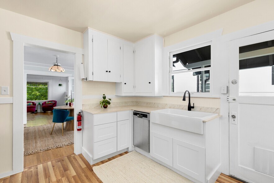 More Photos Of 410 N 46th St, Seattle Apartments For Sale