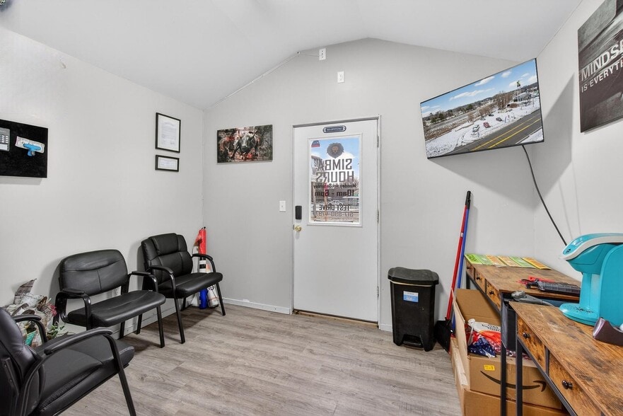 More Photos Of 6006 Ann Arbor Rd, Jackson General Retail For Sale