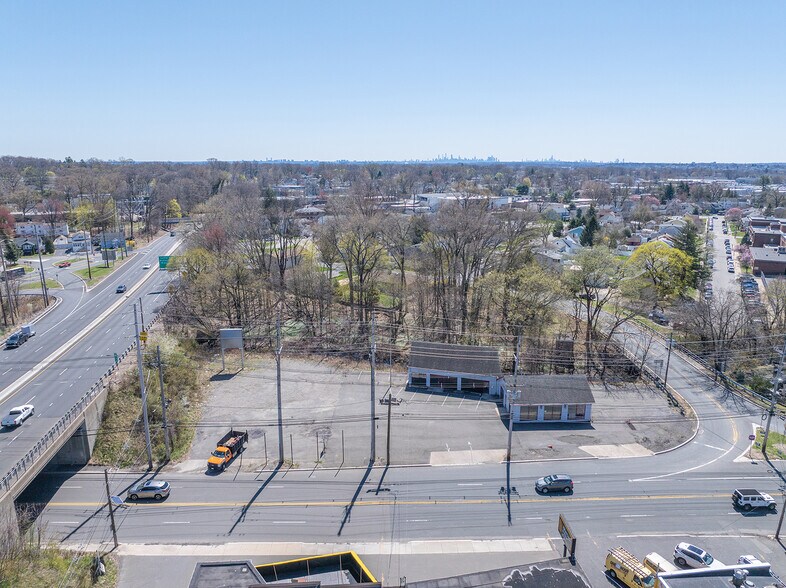 More Photos Of 1015-1027 Goffle Rd, Hawthorne General Retail For Lease