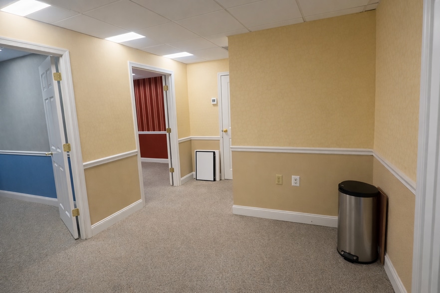 More Photos Of 2 Professional Dr, Gaithersburg Office For Sale