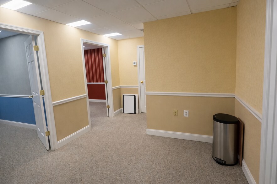 More Photos Of 2 Professional Dr, Gaithersburg Office For Lease