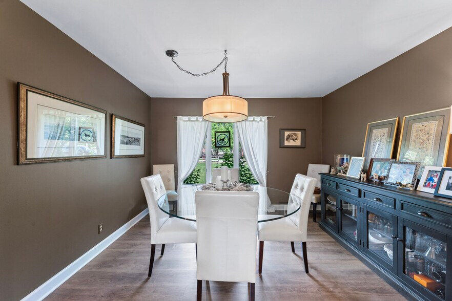 More Photos Of 4403 S Roberts Rd, Island Lake Veterinarian Kennel For Sale
